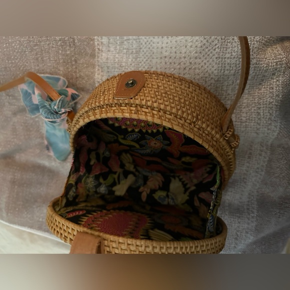 Viral Raffa crossbody bag from Amazon - Picture 2 of 10